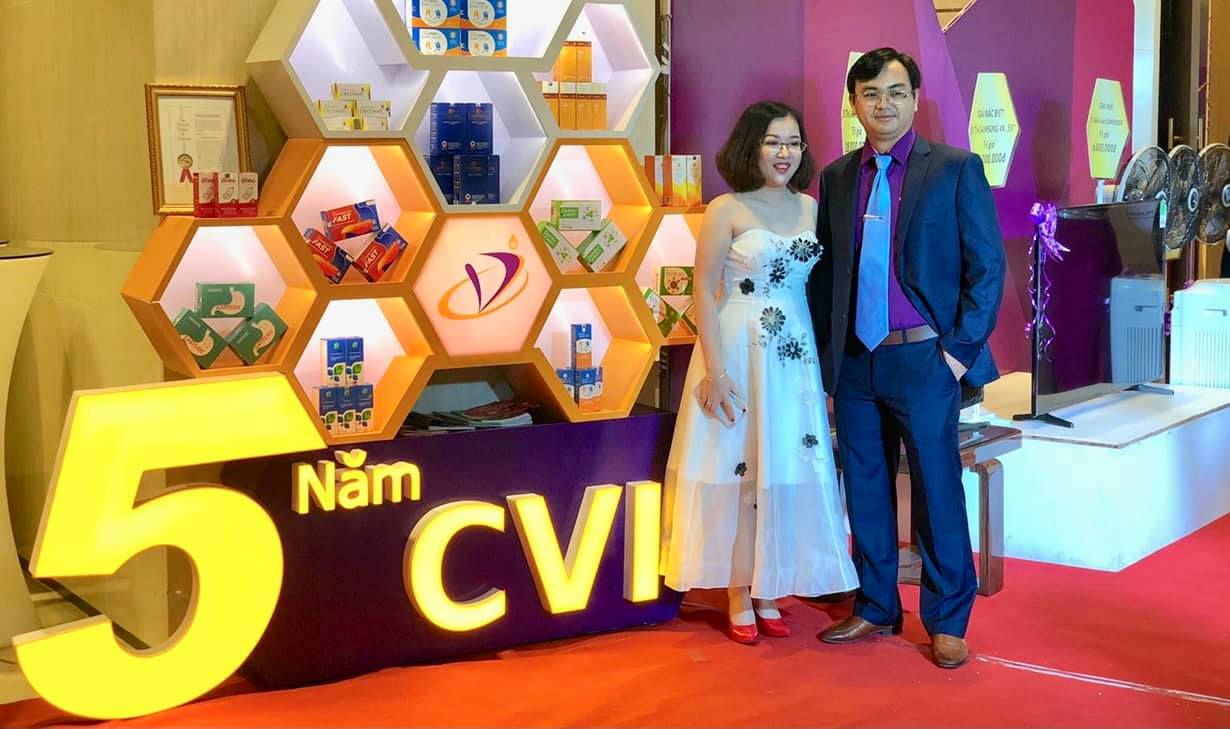 Anh Phan Văn Hiệu và tôi tại kỉ niệm 5 năm CVI